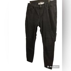 Signature Levi Strauss Black Mid Rise Skinny 32 x 30